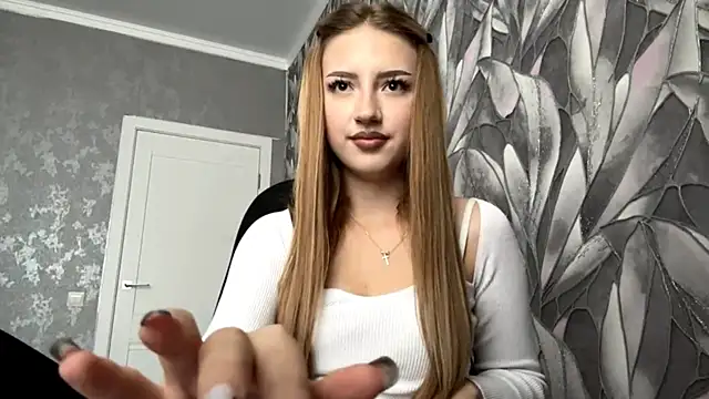 HollyCroker online show from November 2025 09:20:02 AM