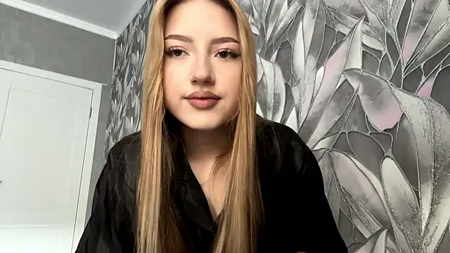 HollyCroker online show from November 2025 08:24:01 AM