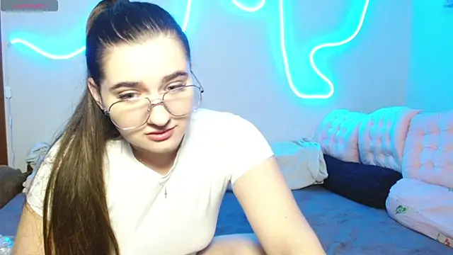 Snapshot of cutieblush chatting on October 2025 11:24:02 PM cutieblush online show from October 2025 11:24:02 PM