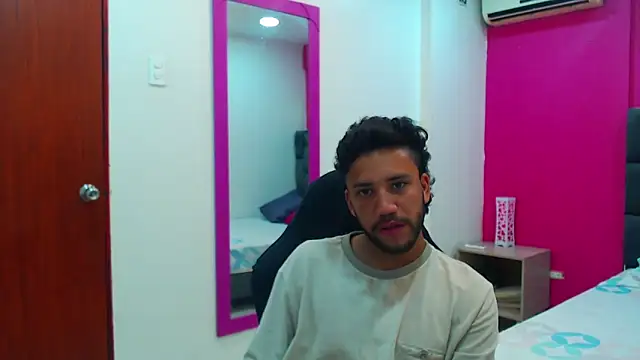 Juan FelipeX01 online show from October 2025 03:20:02 PM