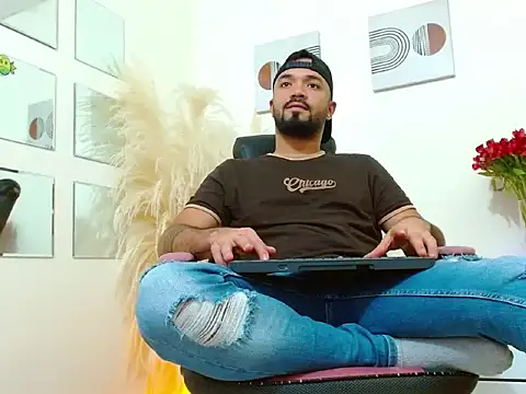 mathewv  online show from October 2025 11:03:01 PM