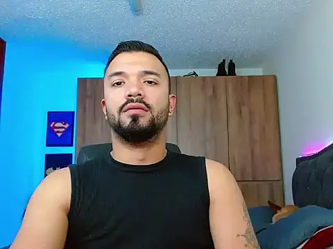 mathewv  online show from November 2025 10:04:01 PM