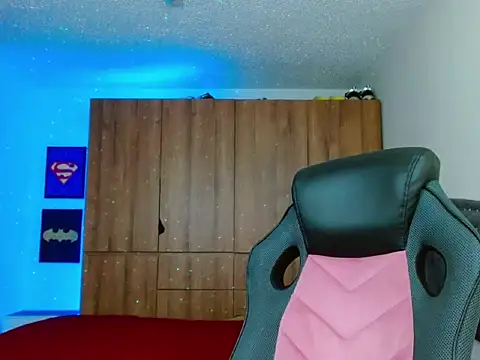 mathewv  online show from November 2025 11:41:01 PM