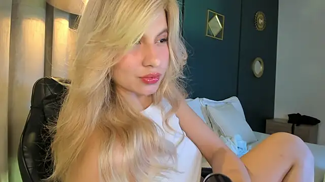 Snapshot of mia_curry chatting on June 2026 07:13:01 PM mia curry online show from June 2026 07:13:01 PM