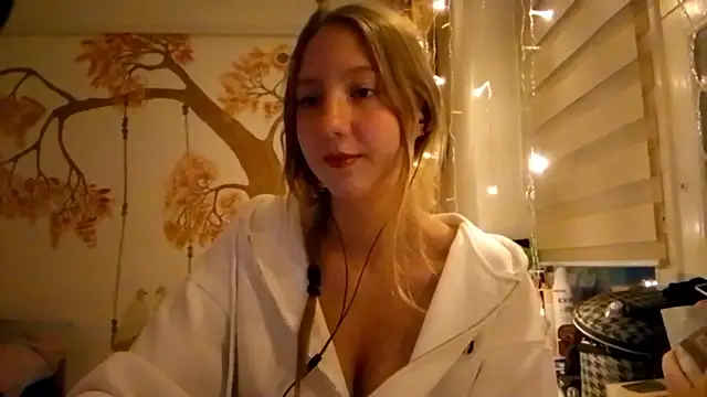 CarynFlaryn online show from October 2025 04:01:02 AM