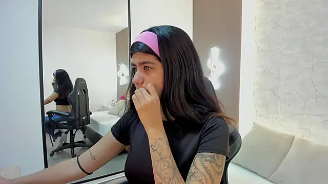 fiorella18  online show from November 2025 02:10:02 AM