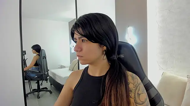 fiorella18  online show from November 2025 02:20:01 AM