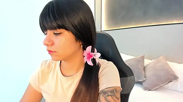 fiorella18  online show from November 2025 01:51:02 AM