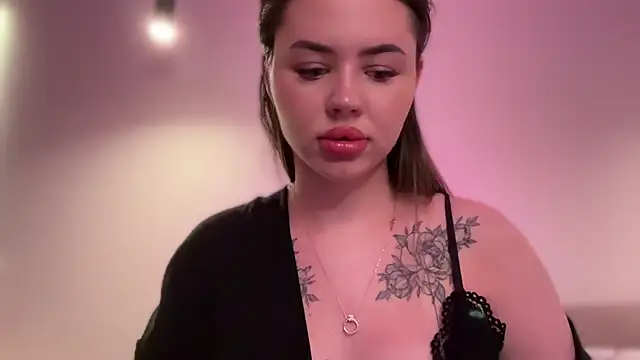 AlmaryKim online show from September 2025 08:01:01 PM