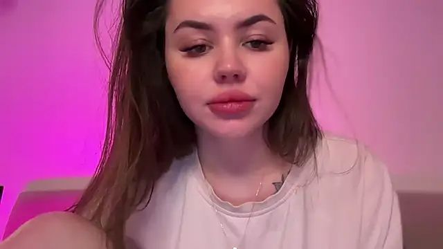 AlmaryKim online show from November 2025 07:35:02 PM