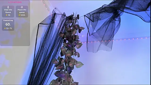 Snapshot of Shinny_Crystal chatting on October 2025 01:33:02 PM Shinny Crystal online show from October 2025 01:33:02 PM