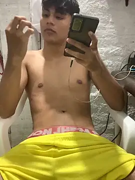 Thiagox03 online show from November 2025 10:31:02 PM