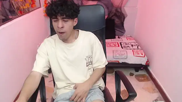 Liil boy online show from October 2025 03:53:01 AM