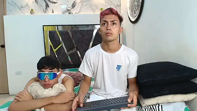 VERY HOT GUYS online show from November 2025 01:33:02 PM