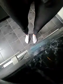 rezzzze online show from November 2025 02:08:02 PM