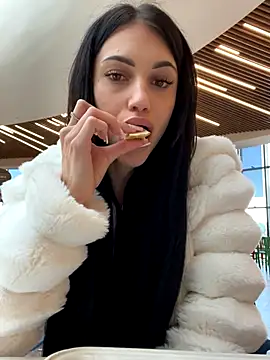 ilariea girl online show from October 2025 02:01:01 PM