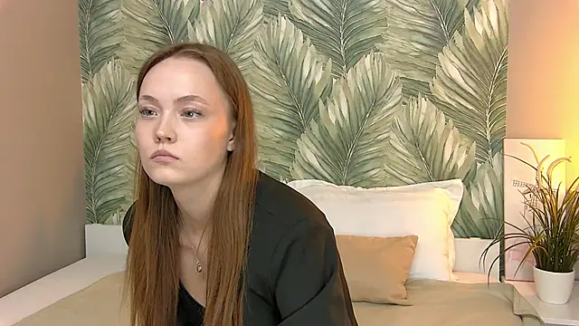 Snapshot of EmmaCamm chatting on October 2025 03:51:02 PM EmmaCamm online show from October 2025 03:51:02 PM