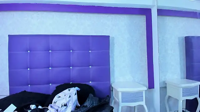 LeaMoreau22 online show from October 2025 12:04:02 PM