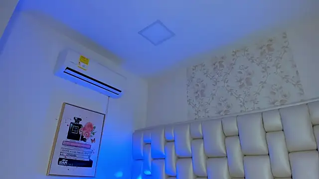 Snapshot of Peyton_louise chatting on December 2025 11:48:01 AM Peyton louise online show from December 2025 11:48:01 AM