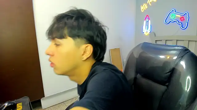 StiwenTwink online show from October 2025 01:23:01 PM