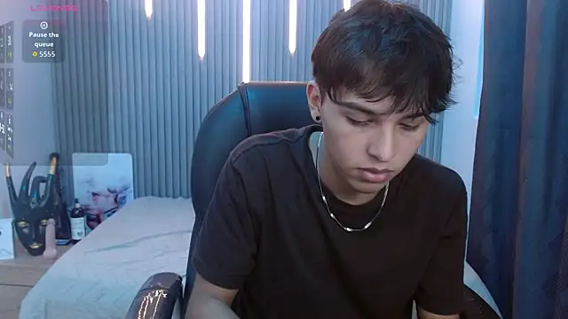 StiwenTwink online show from July 2026 03:21:02 PM
