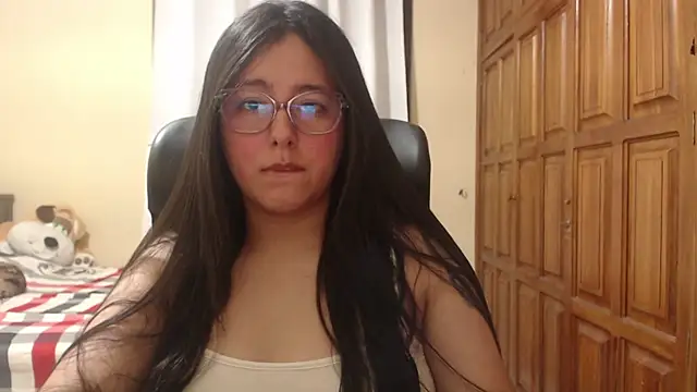 Snapshot of Venus_cat_ chatting on July 2026 05:36:01 AM Venus cat online show from July 2026 05:36:01 AM