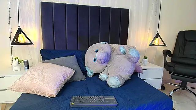 Rubyvixxen  online show from October 2025 03:15:02 AM