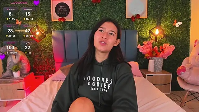 Rubyvixxen  online show from November 2025 03:32:02 AM