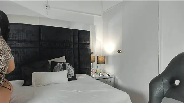 MayaCurvy online show from October 2025 03:15:02 AM