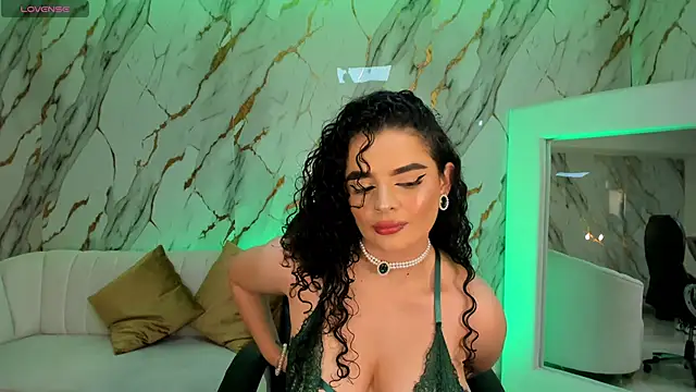 Snapshot of KylieJenkins chatting on February 2026 11:17:01 AM KylieJenkins online show from February 2026 11:17:01 AM