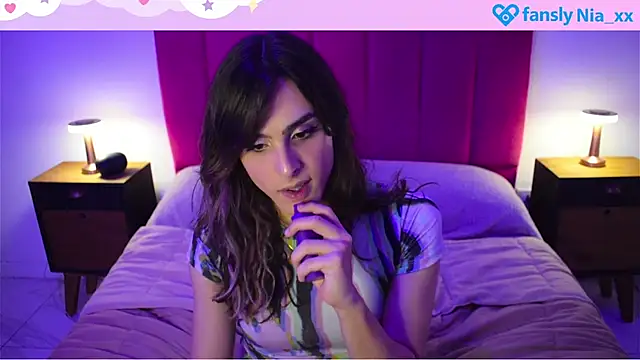 estrogen nia online show from October 2025 12:09:02 AM