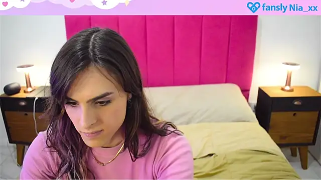 estrogen nia online show from October 2025 06:39:01 PM