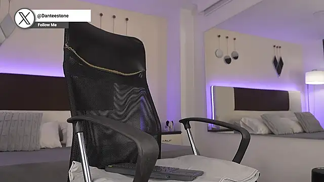 Snapshot of DanteeStone chatting on January 2026 04:54:02 PM DanteeStone online show from January 2026 04:54:02 PM