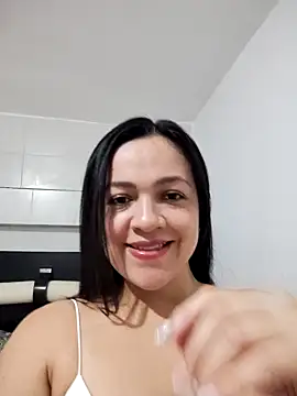 Snapshot of LindaSalo33 chatting on October 2025 02:40:02 AM LindaSalo33 online show from October 2025 02:40:02 AM