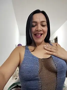 Snapshot of LindaSalo33 chatting on October 2025 02:31:02 AM LindaSalo33 online show from October 2025 02:31:02 AM