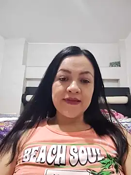 Snapshot of LindaSalo33 chatting on October 2025 03:29:02 AM LindaSalo33 online show from October 2025 03:29:02 AM
