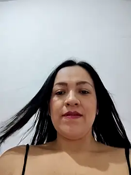 Snapshot of LindaSalo33 chatting on October 2025 03:40:02 AM LindaSalo33 online show from October 2025 03:40:02 AM