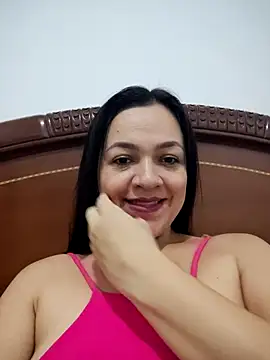 Snapshot of LindaSalo33 chatting on October 2025 04:31:02 AM LindaSalo33 online show from October 2025 04:31:02 AM