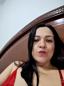 Snapshot of LindaSalo33 chatting on November 2025 04:10:02 AM LindaSalo33 online show from November 2025 04:10:02 AM