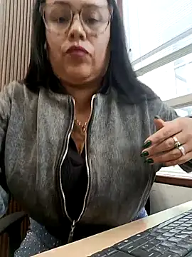 Italia 12 online show from November 2025 03:55:01 PM