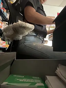 Sofi kim  online show from November 2025 04:28:01 PM