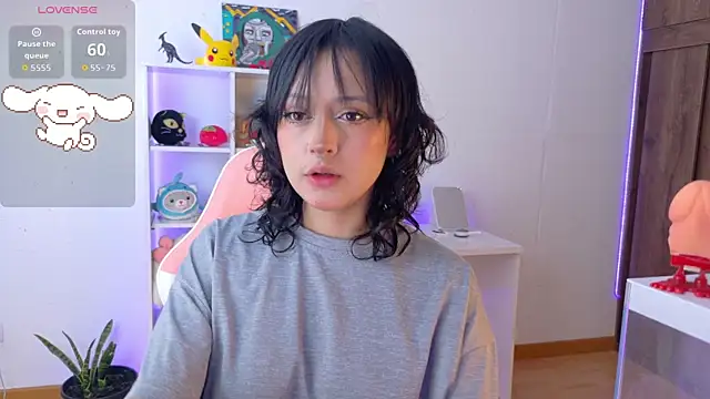 Sallie Doll online show from October 2025 01:31:01 PM