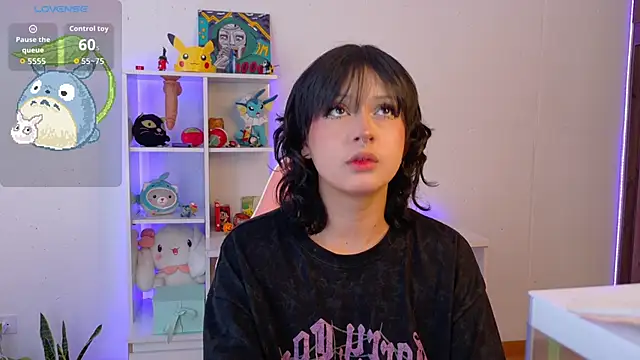 Sallie Doll online show from November 2025 06:17:01 PM