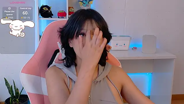 Sallie Doll online show from November 2025 06:30:02 PM