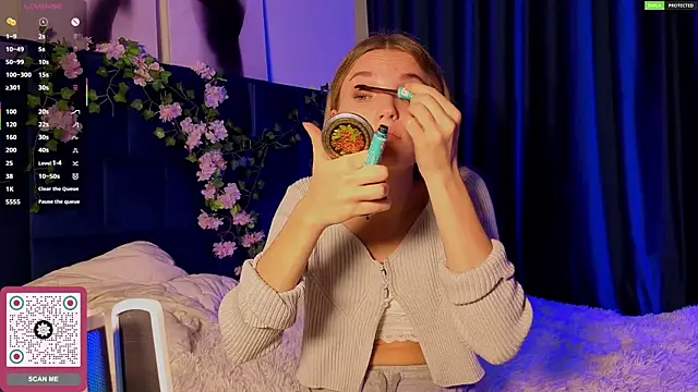 JulieLupo online show from October 2025 06:06:02 AM