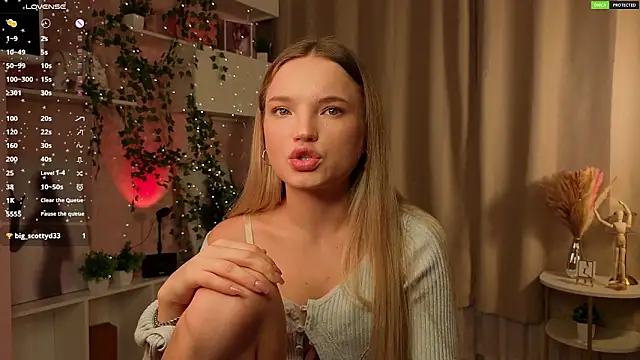 JulieLupo online show from November 2025 06:08:02 AM