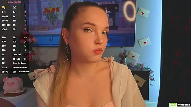 JulieLupo online show from April 2026 06:22:02 AM