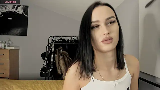 Lisa  Johnson online show from November 2025 12:10:02 AM