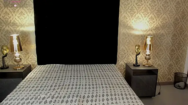 MolyBoston online show from November 2025 01:33:02 PM