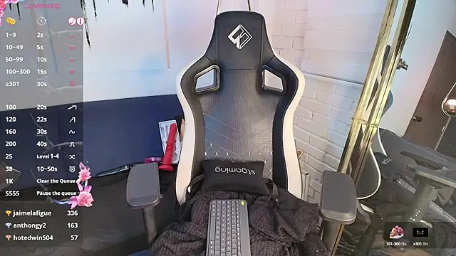 Matti sofia  online show from October 2025 08:59:01 PM